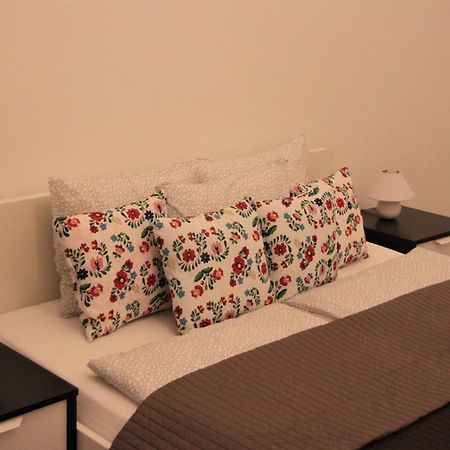 Duna Szecsi Apartman Boedapest Buitenkant foto